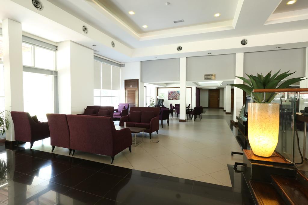 Puri Pujangga Hotel Bangi Kültér fotó