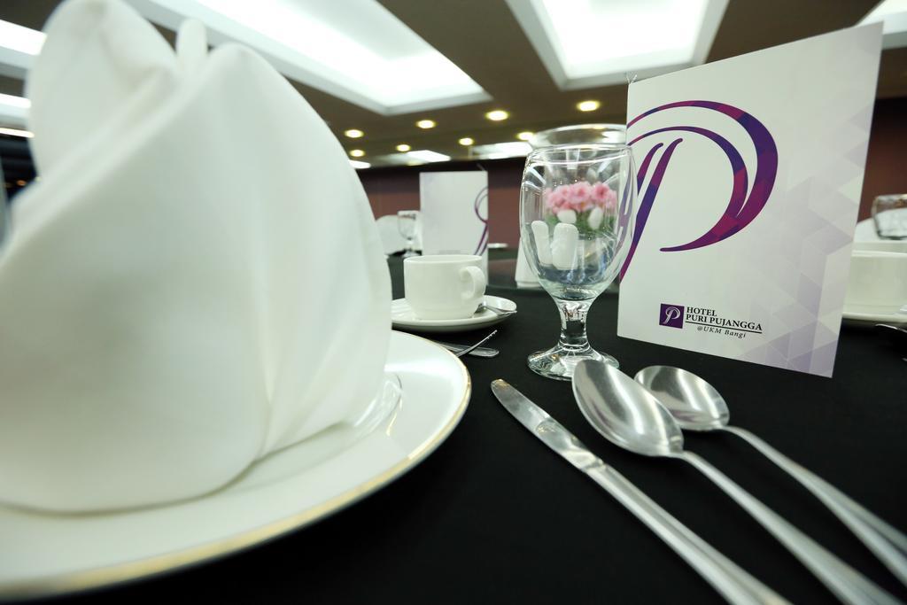 Puri Pujangga Hotel Bangi Kültér fotó