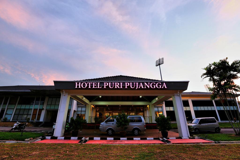 Puri Pujangga Hotel Bangi Kültér fotó