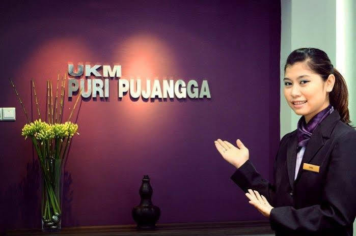 Puri Pujangga Hotel Bangi Kültér fotó