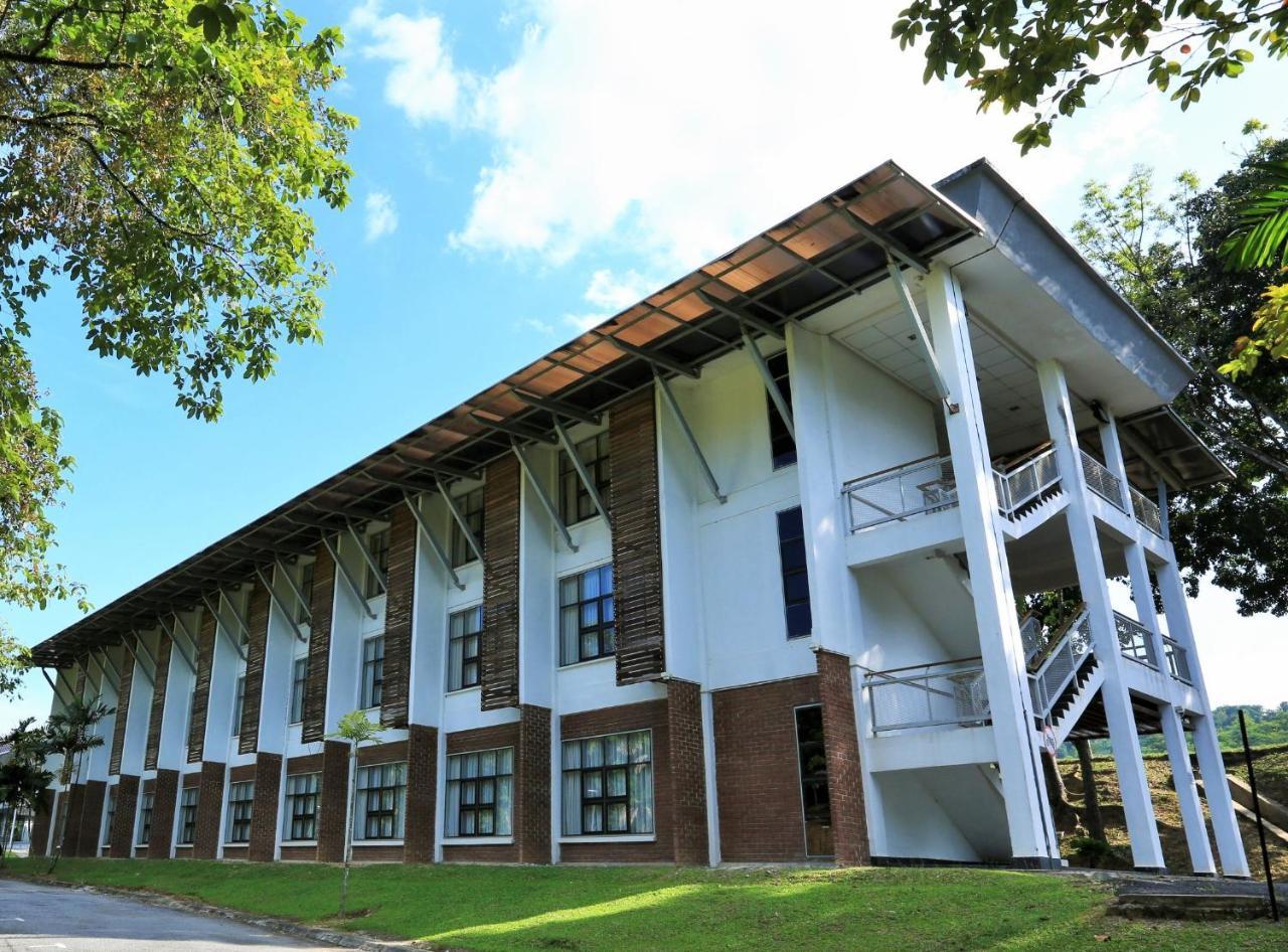 Puri Pujangga Hotel Bangi Kültér fotó